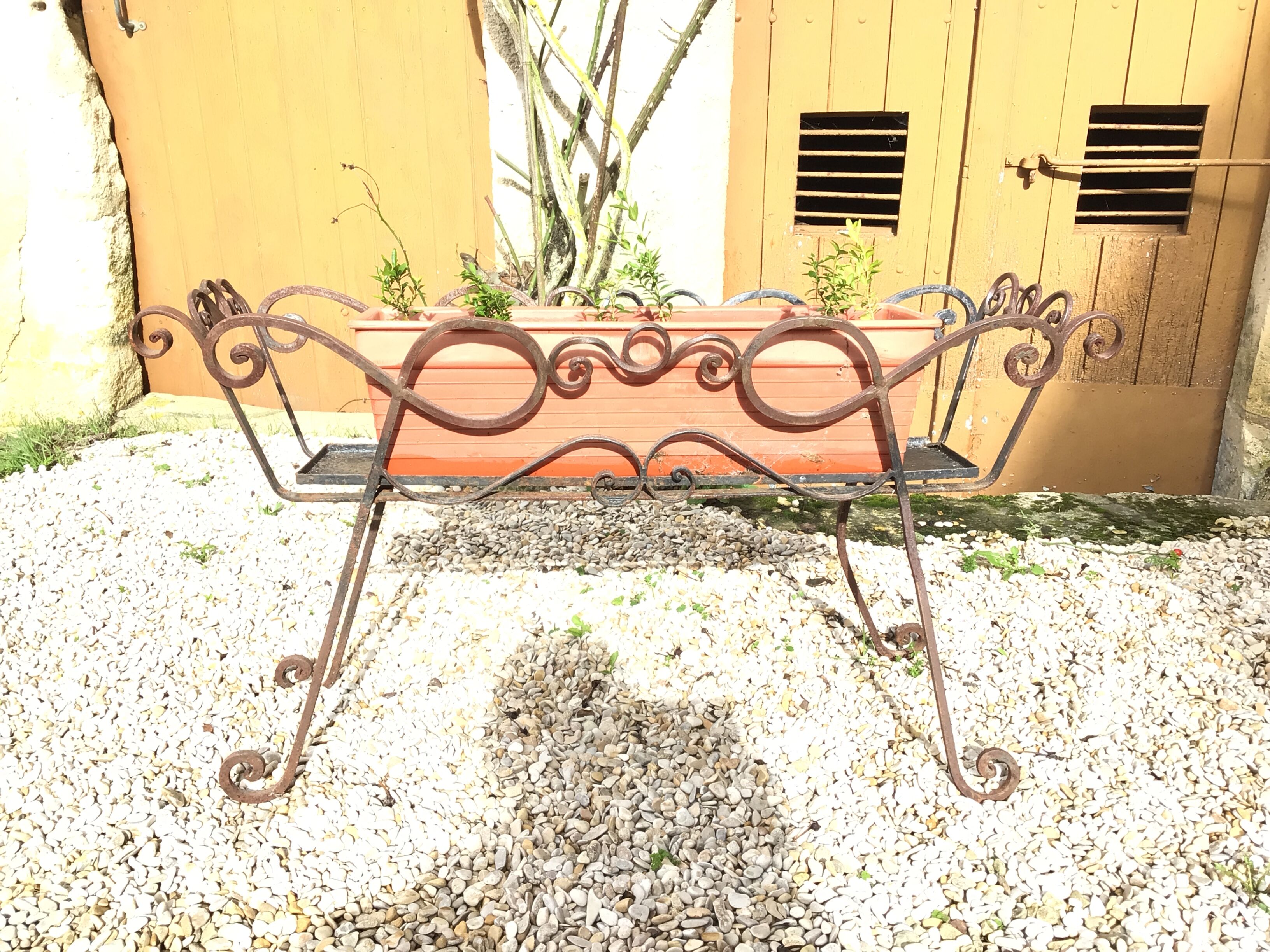 Jardinière porte plantes en fer forgé