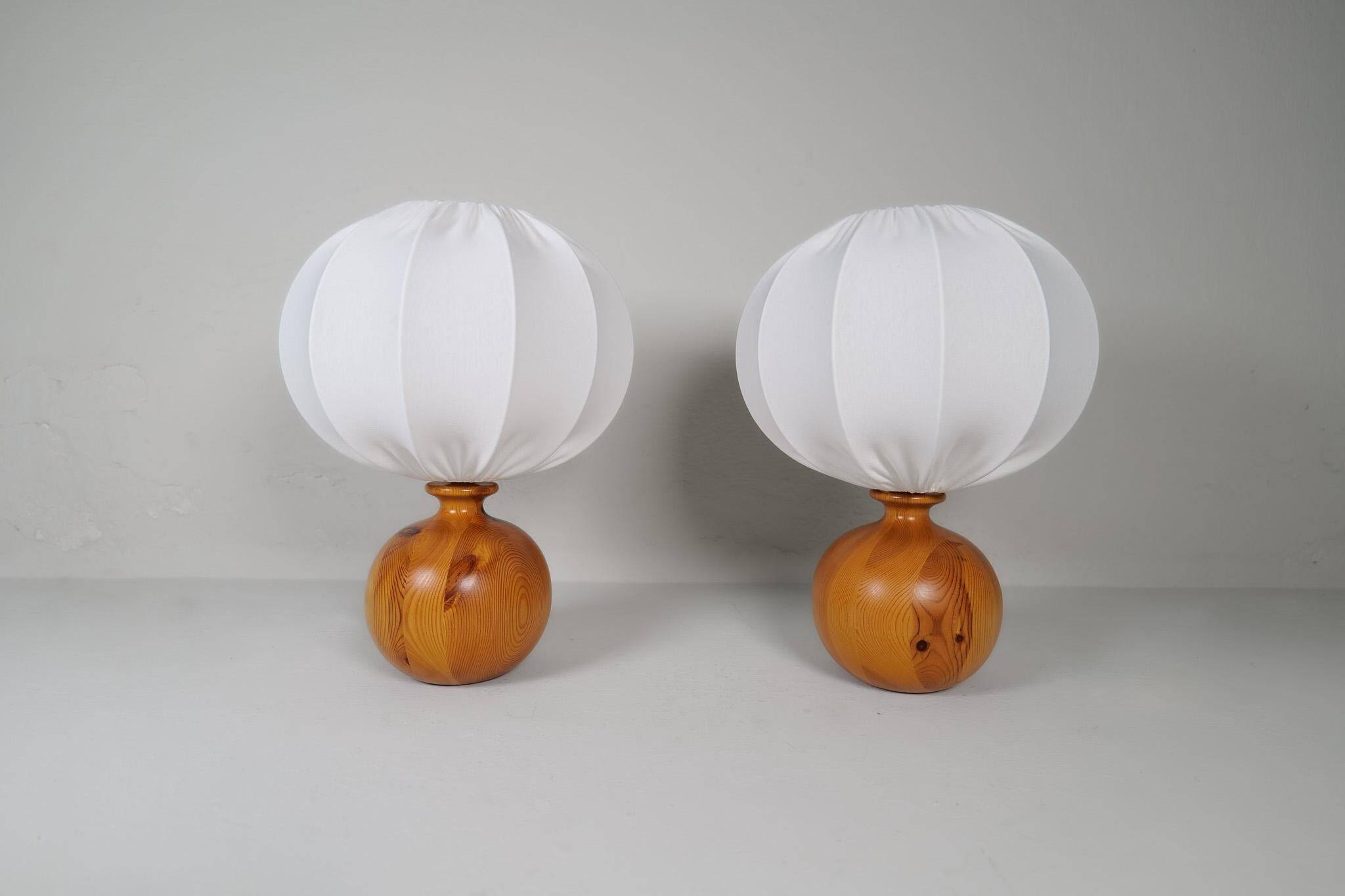 Sculptural modern table lamps from the mid-century in solid pine, Fagerhults Sweden, 1970.