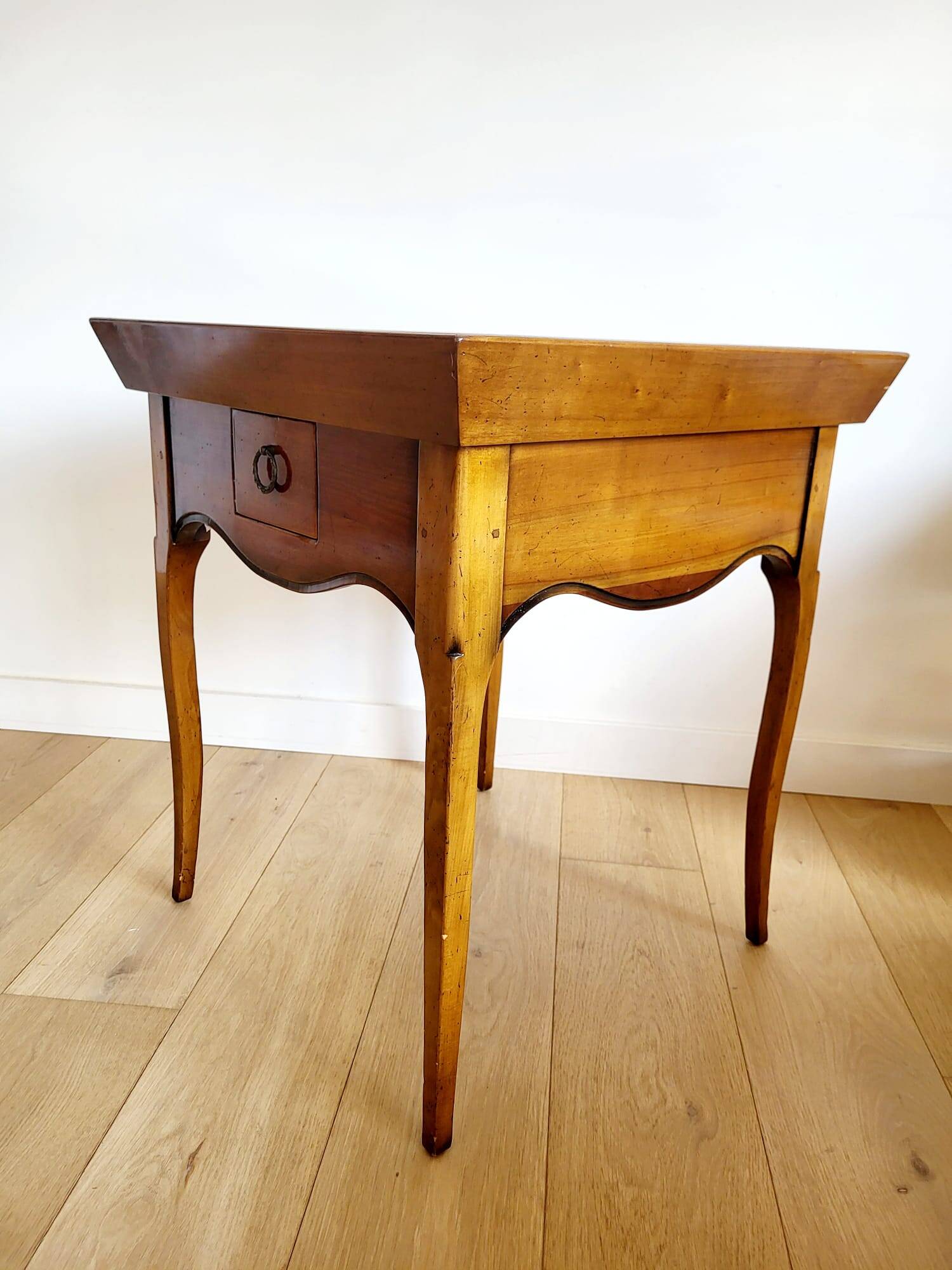 Bijzettafel of butlertafel, kersenhout, Frankrijk