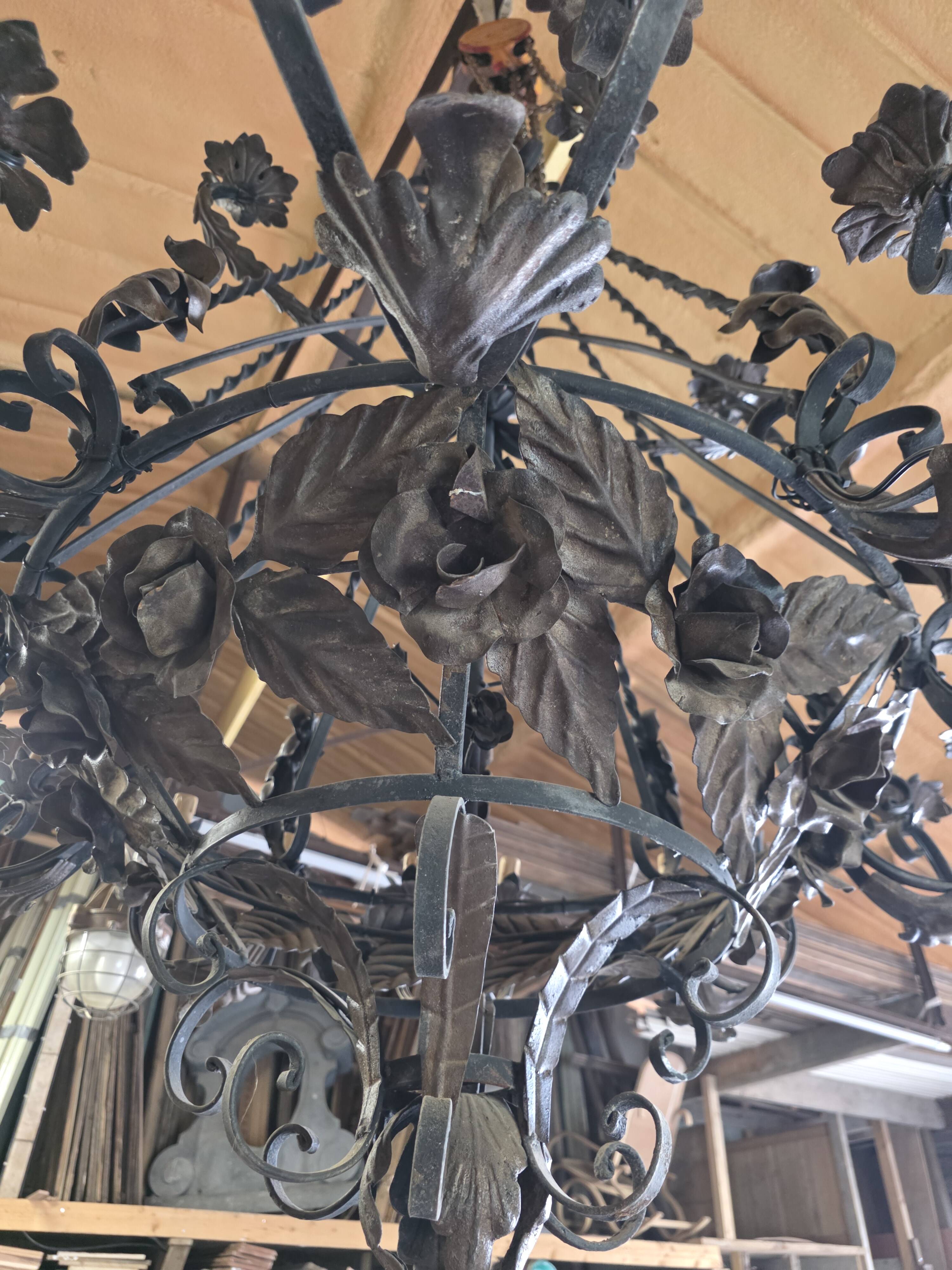 Lustre en fer forgé ( grand modèle) 170 × 120 cm