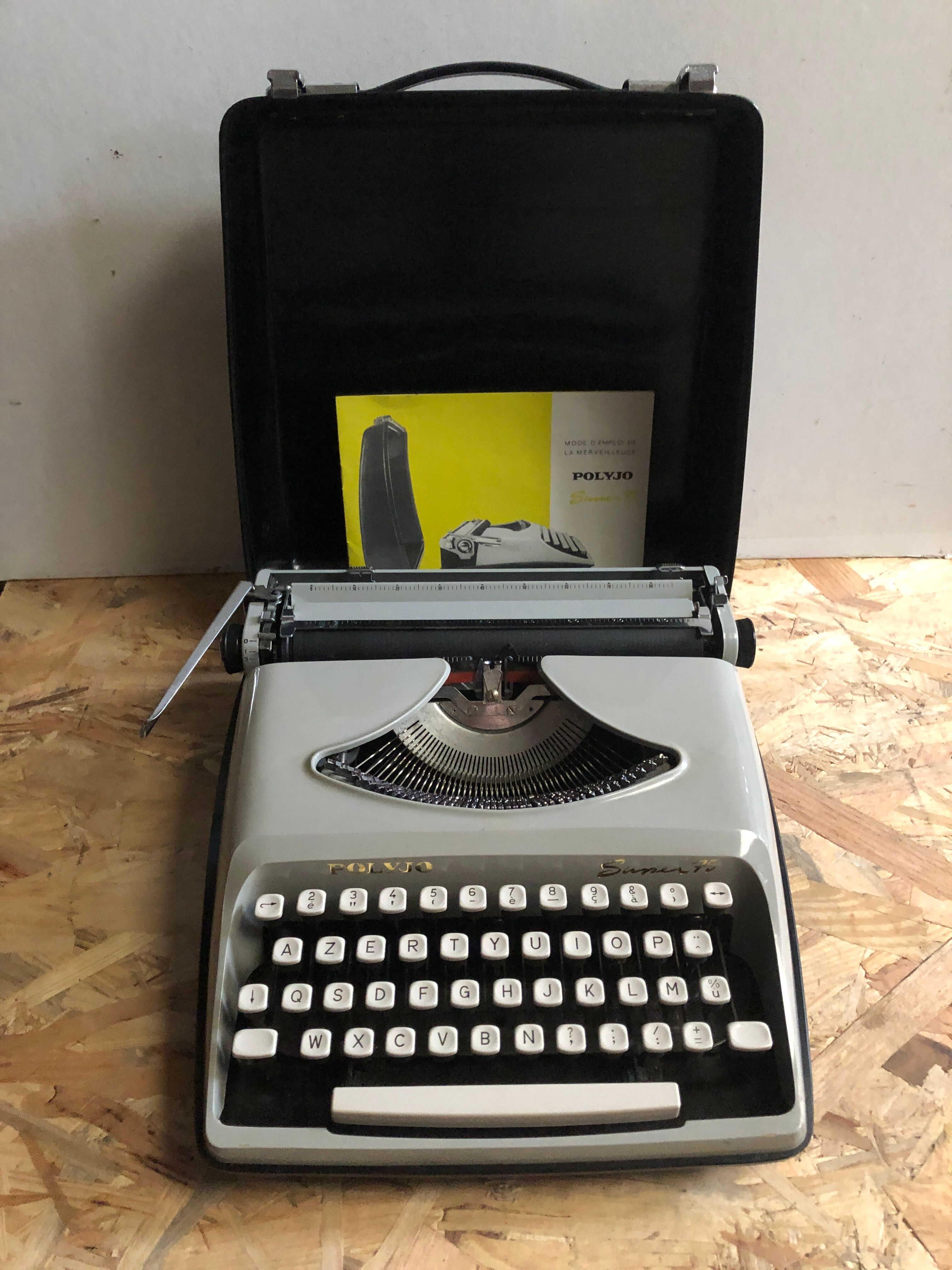 Old writing machine polyjo super 75 bakelite grey + vintage black trunk