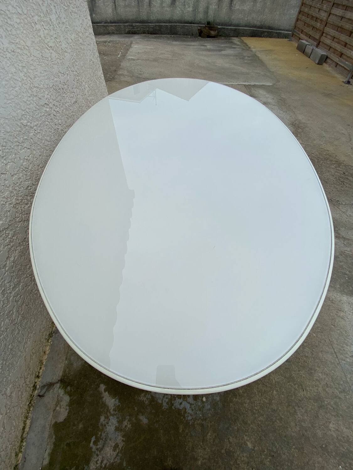 Kartell oval table