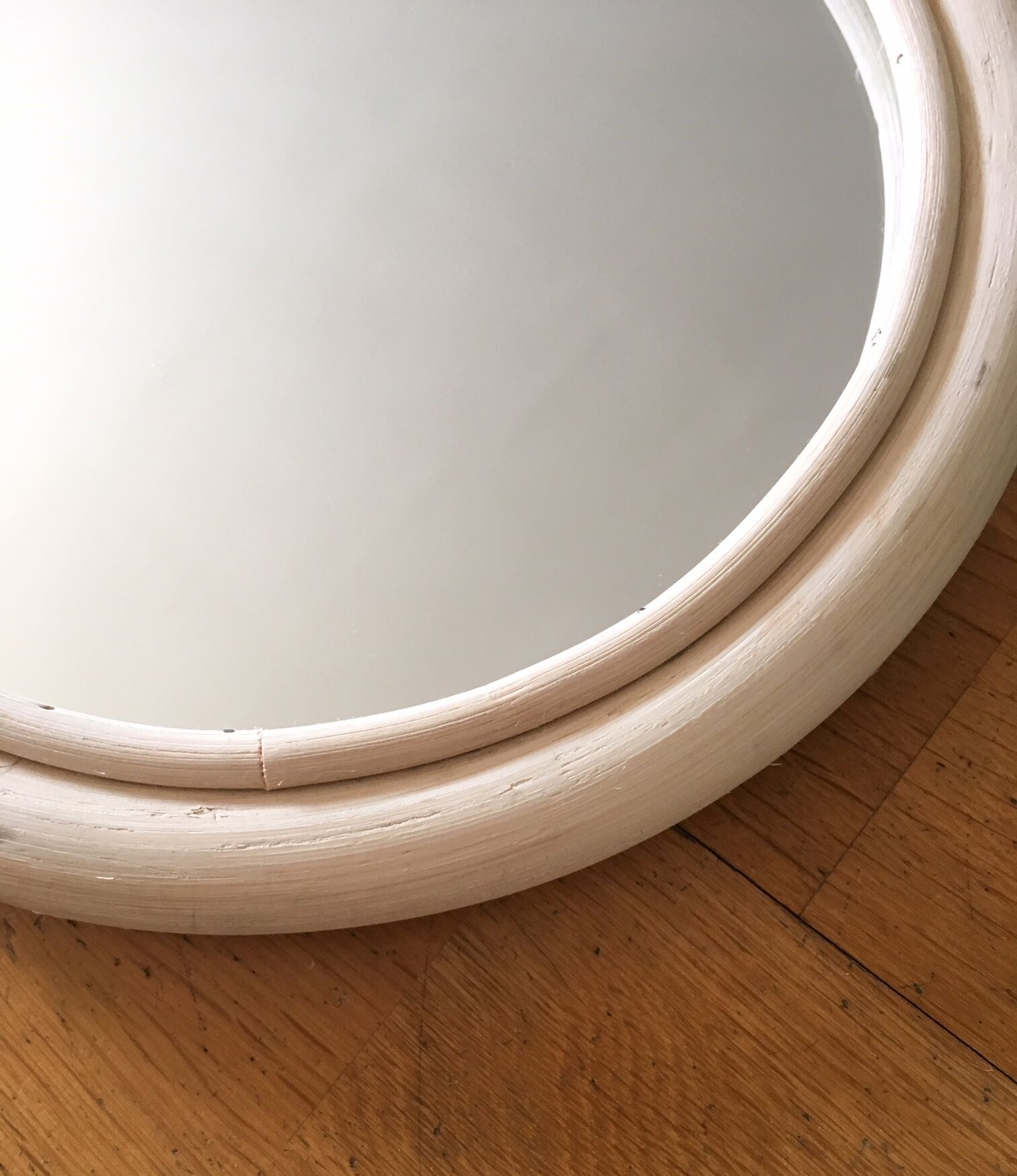 Rabbit mirror in rotin 29x46cm