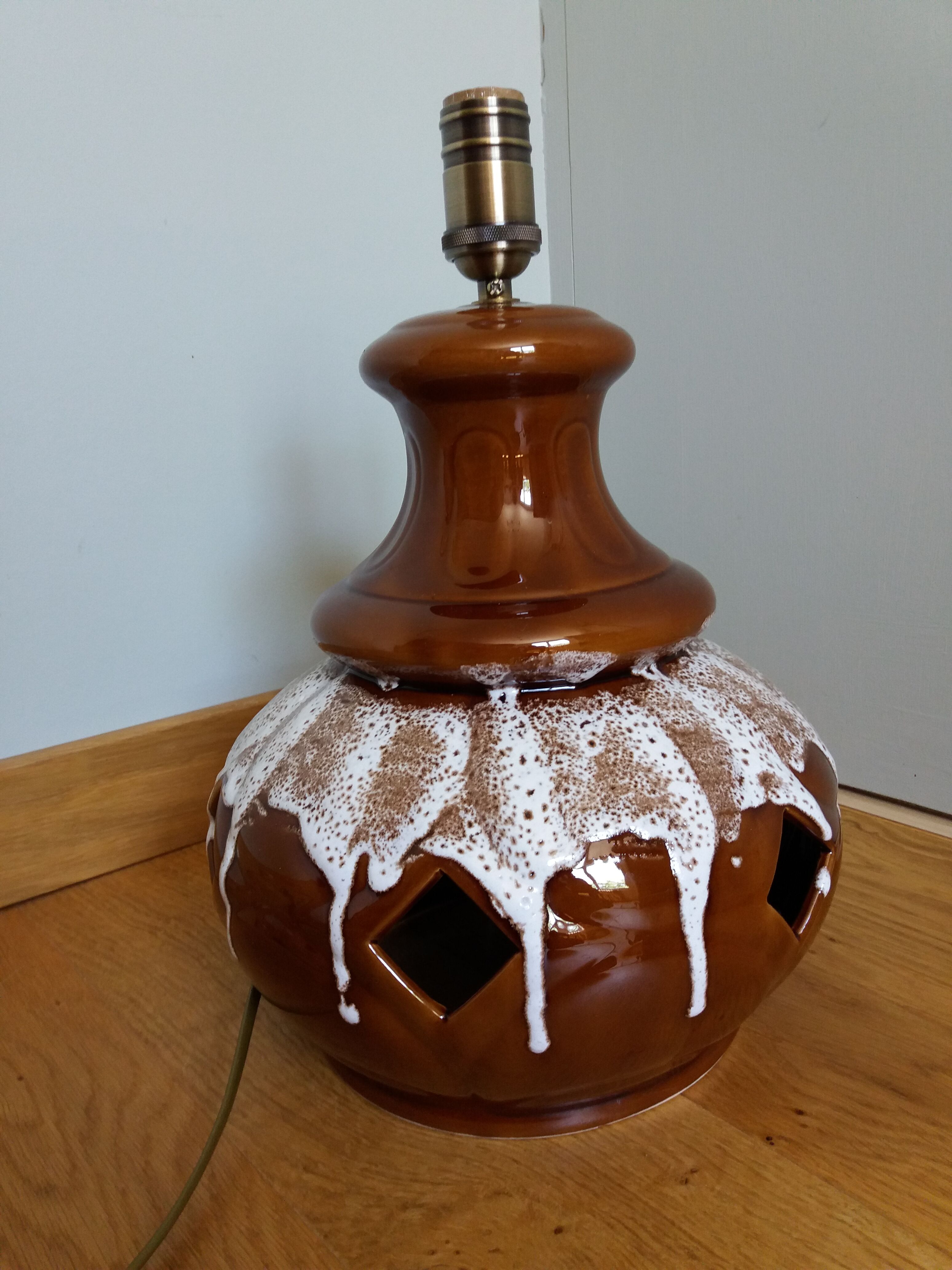 Ceramic lamp fat lava