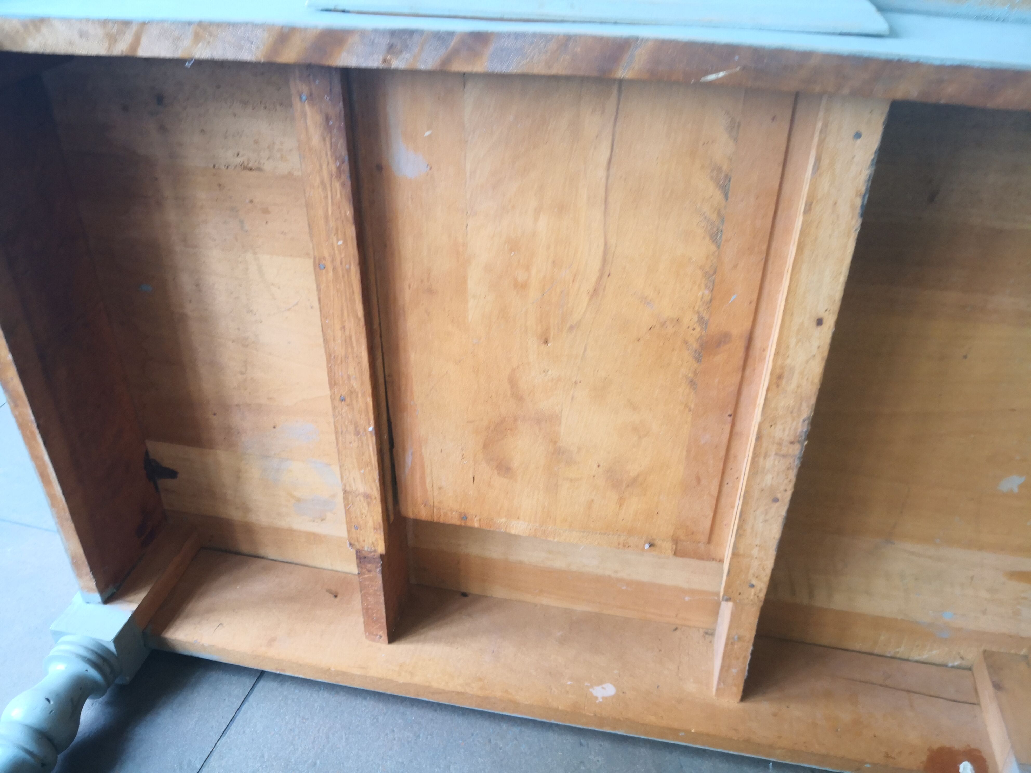 Table en bois bureau patine grise