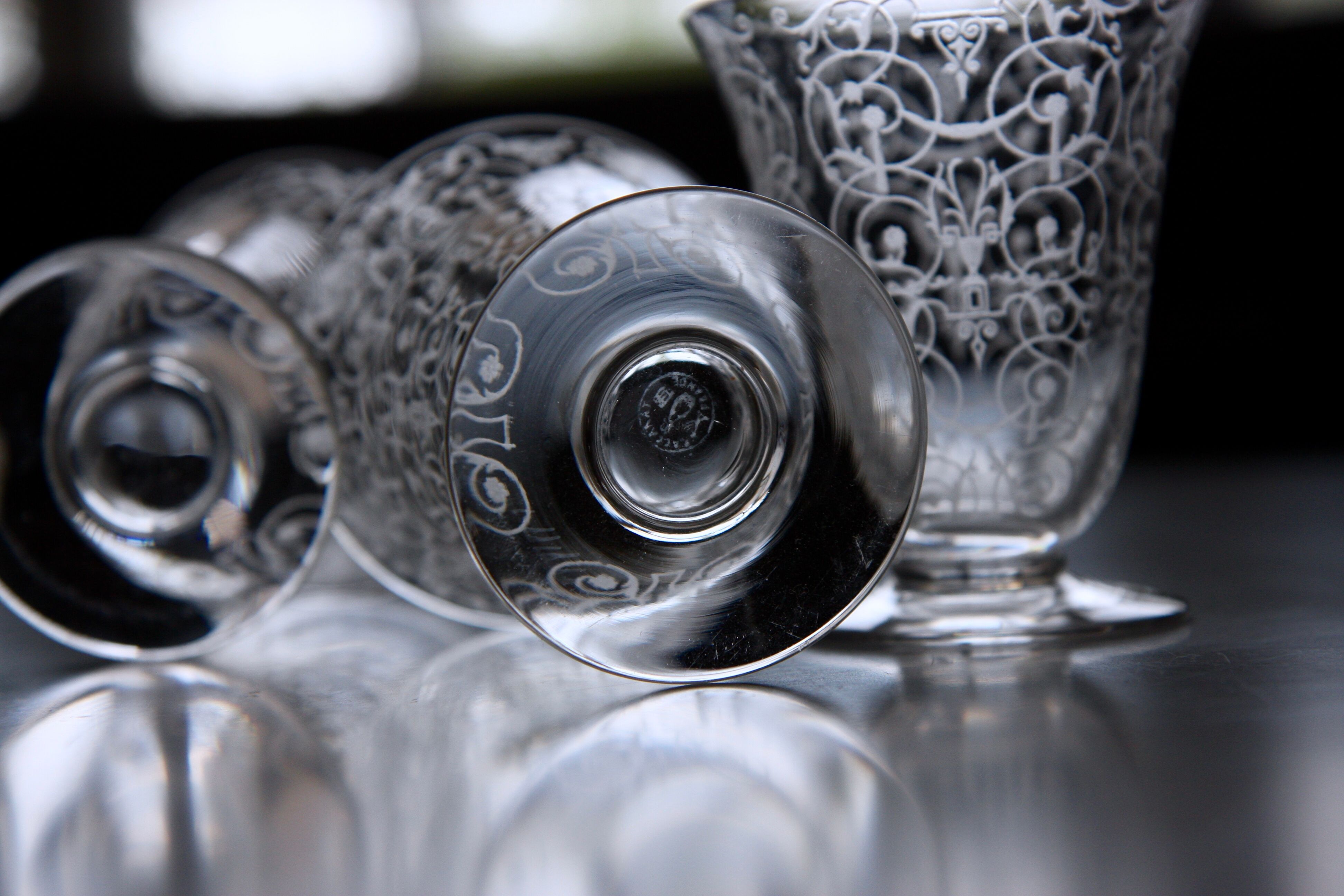 Six glasses of Baccarat wine in engraved crystal, model "Michelangelo"