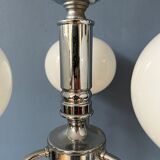 Lustre en verre opalin blanc du milieu du siècle avec cadre chromé