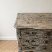 Commode Louis XV patinée gris