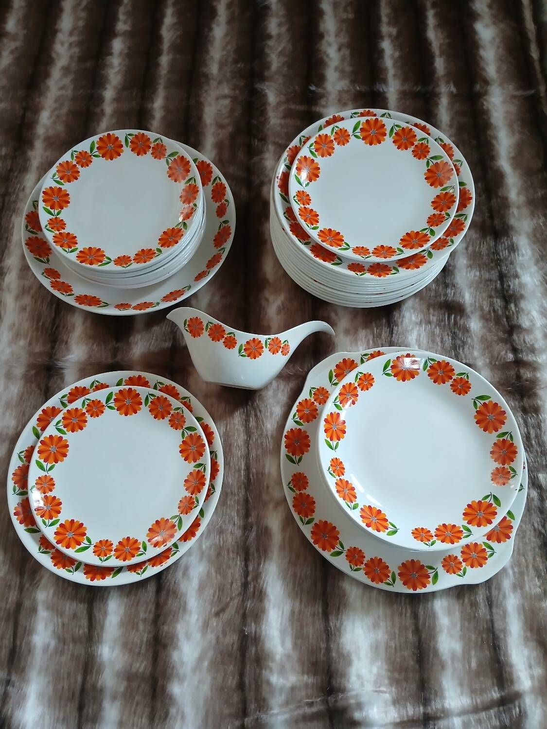 12 vintage dessert plates Moulin des Loups