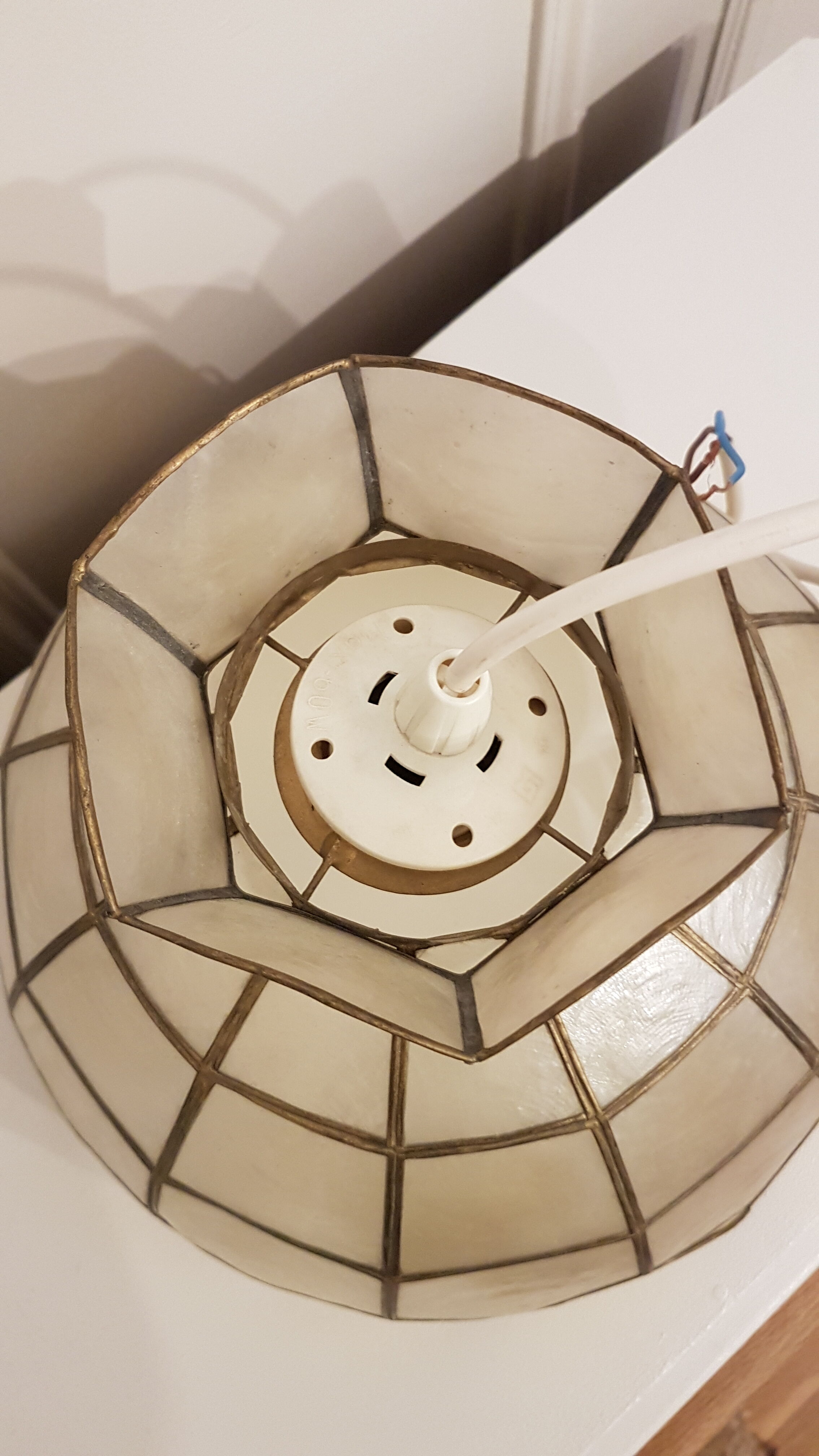 Chandelier in mother-of-pearl and brass