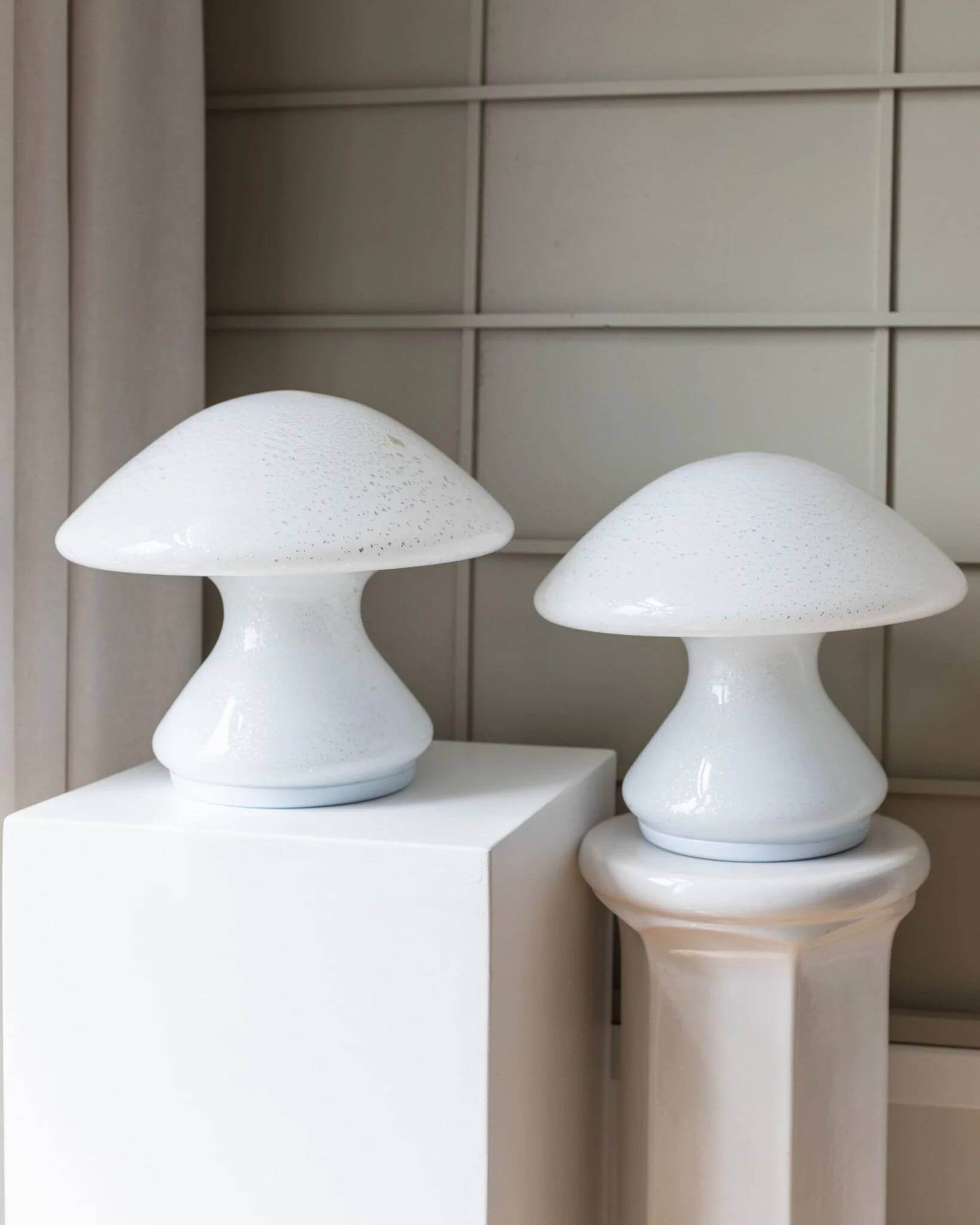 Set of 2 Murano opaline white glass mushroom table lamps with silver ring details - Space Age 1970s