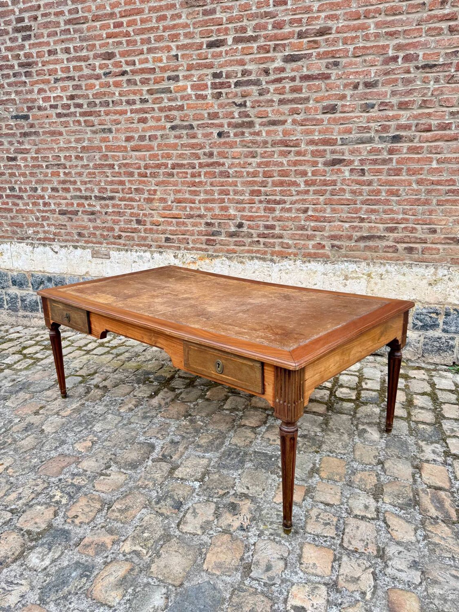 Very large double-sided mahogany desk from the Louis XVI 18th century