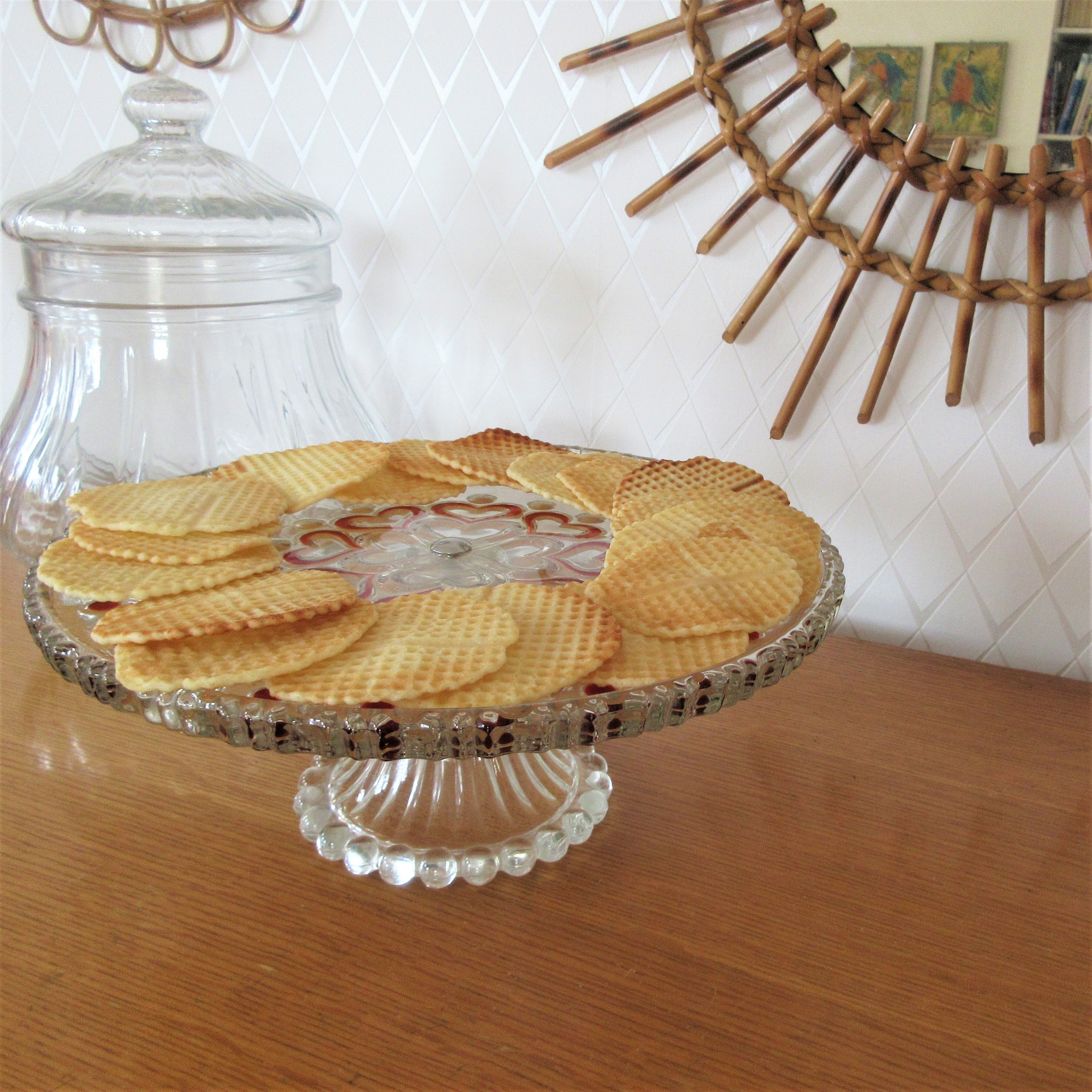 Vintage glass cake display pattern hearts