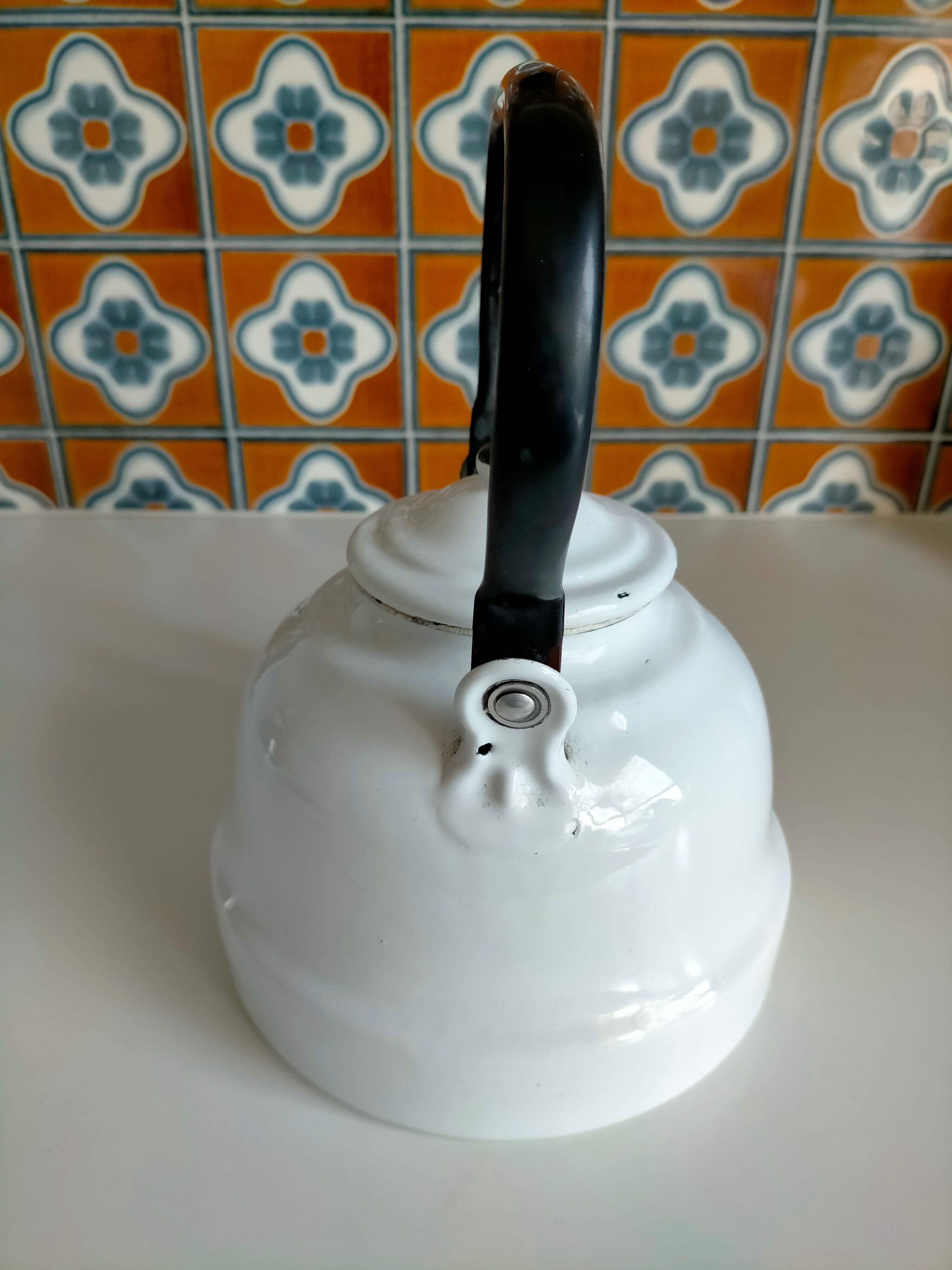 Enamelled kettle