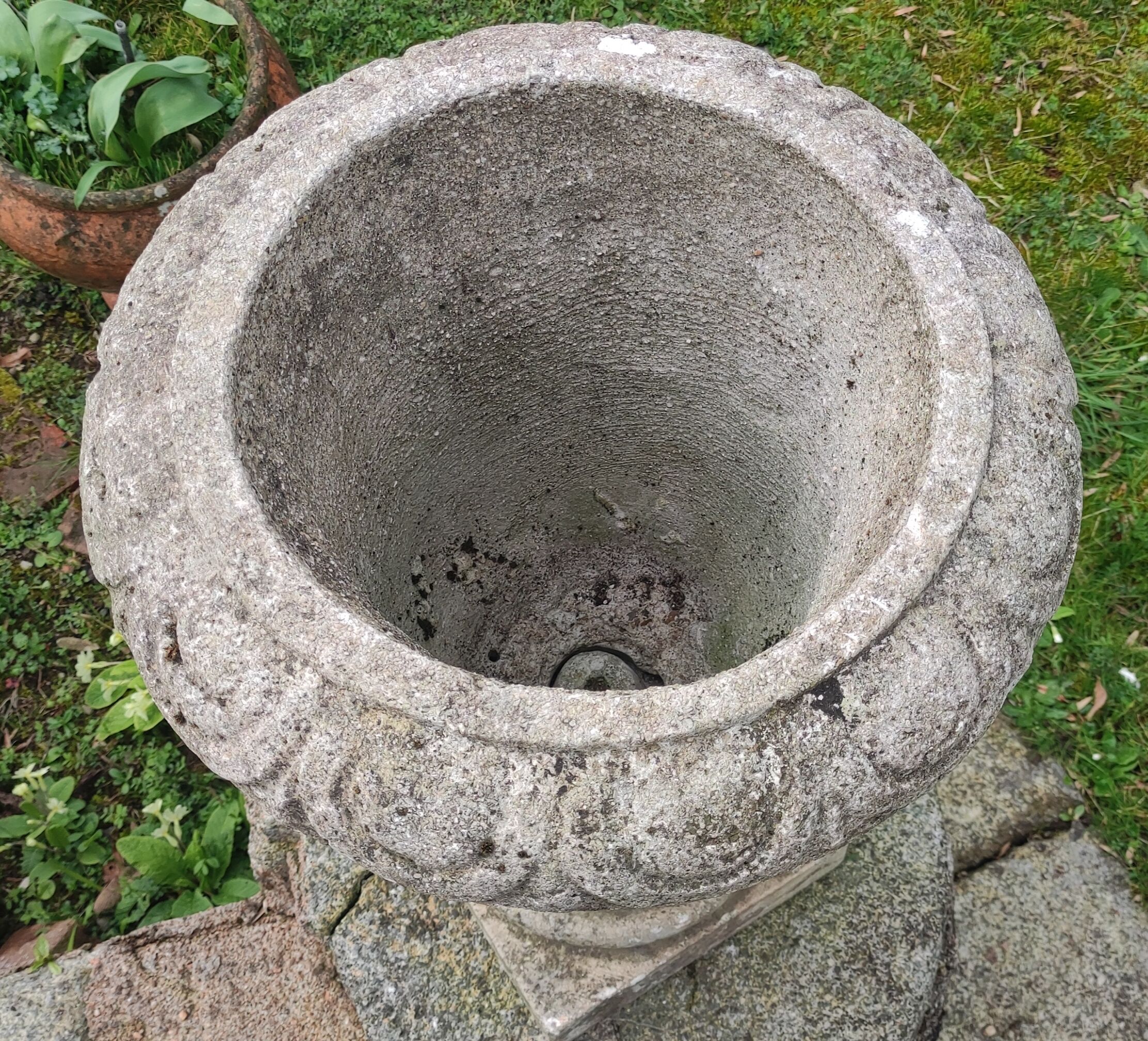 Ancient Medici in reconstituted stone/floral decoration