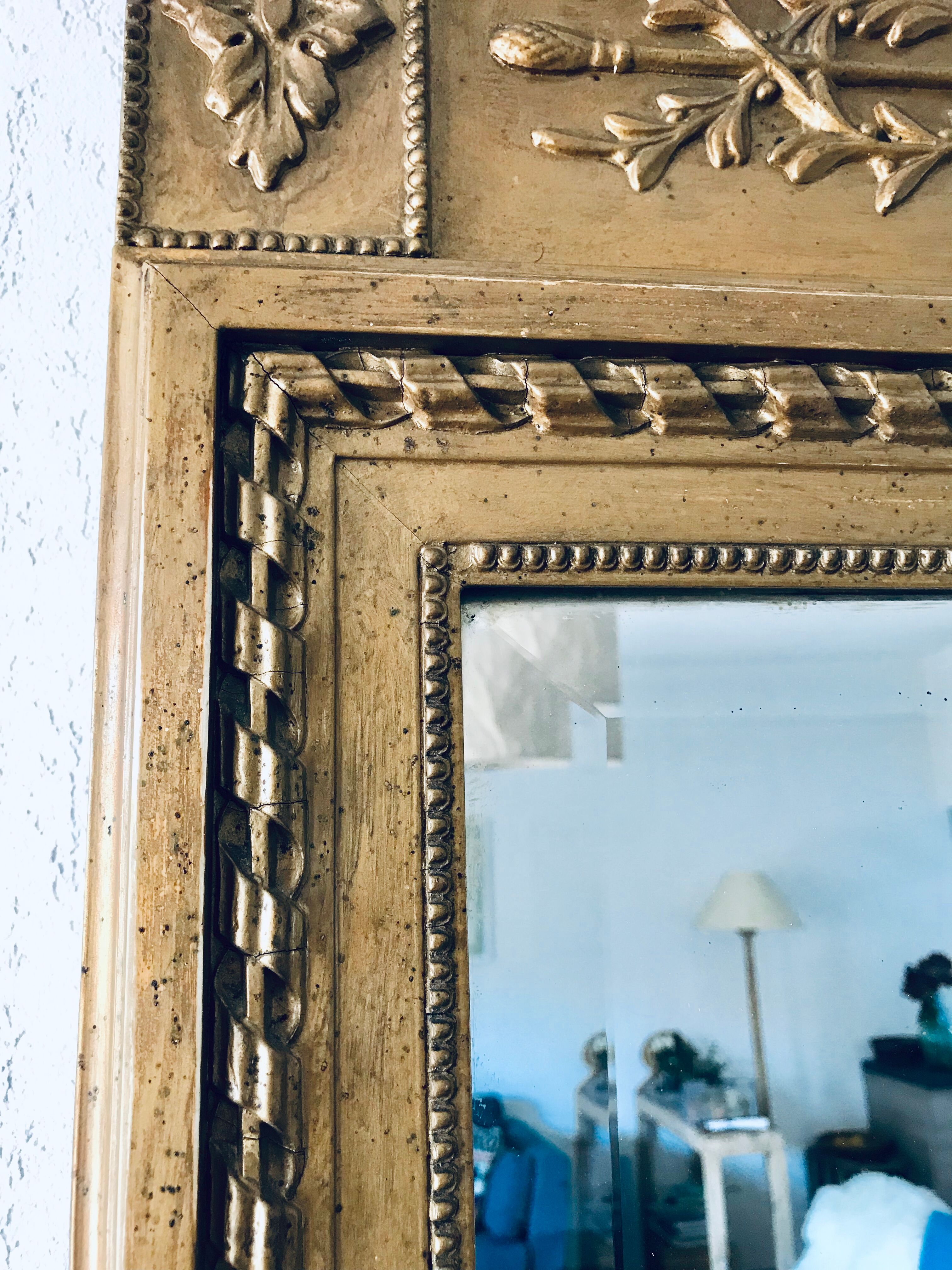 Gilded and beveled pier mirror 88x58cm