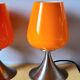 Paire de lampes space age en opaline orange et métal chromé