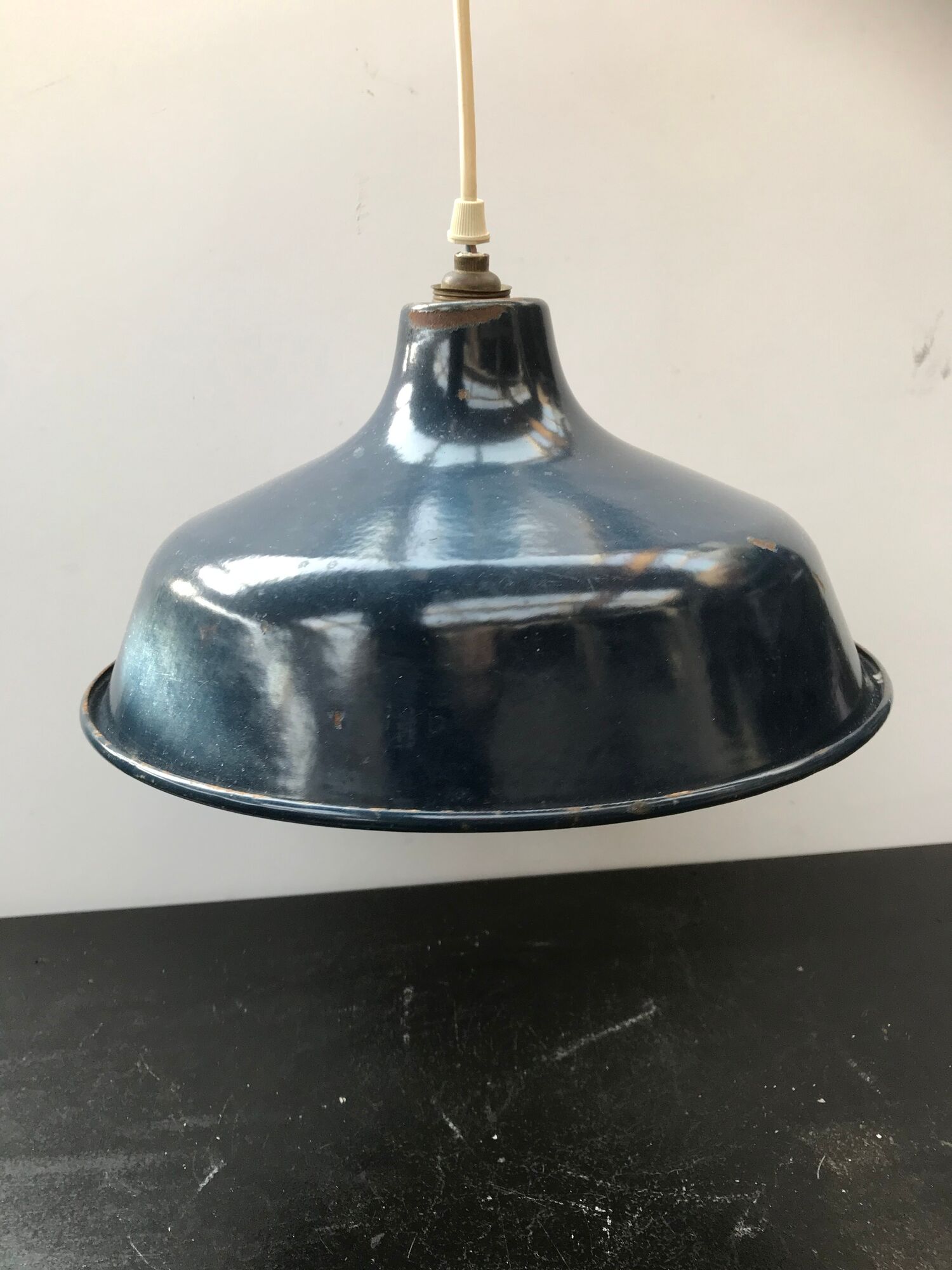 Suspension atelier métal émaillé bleu intérieur blanc vintage