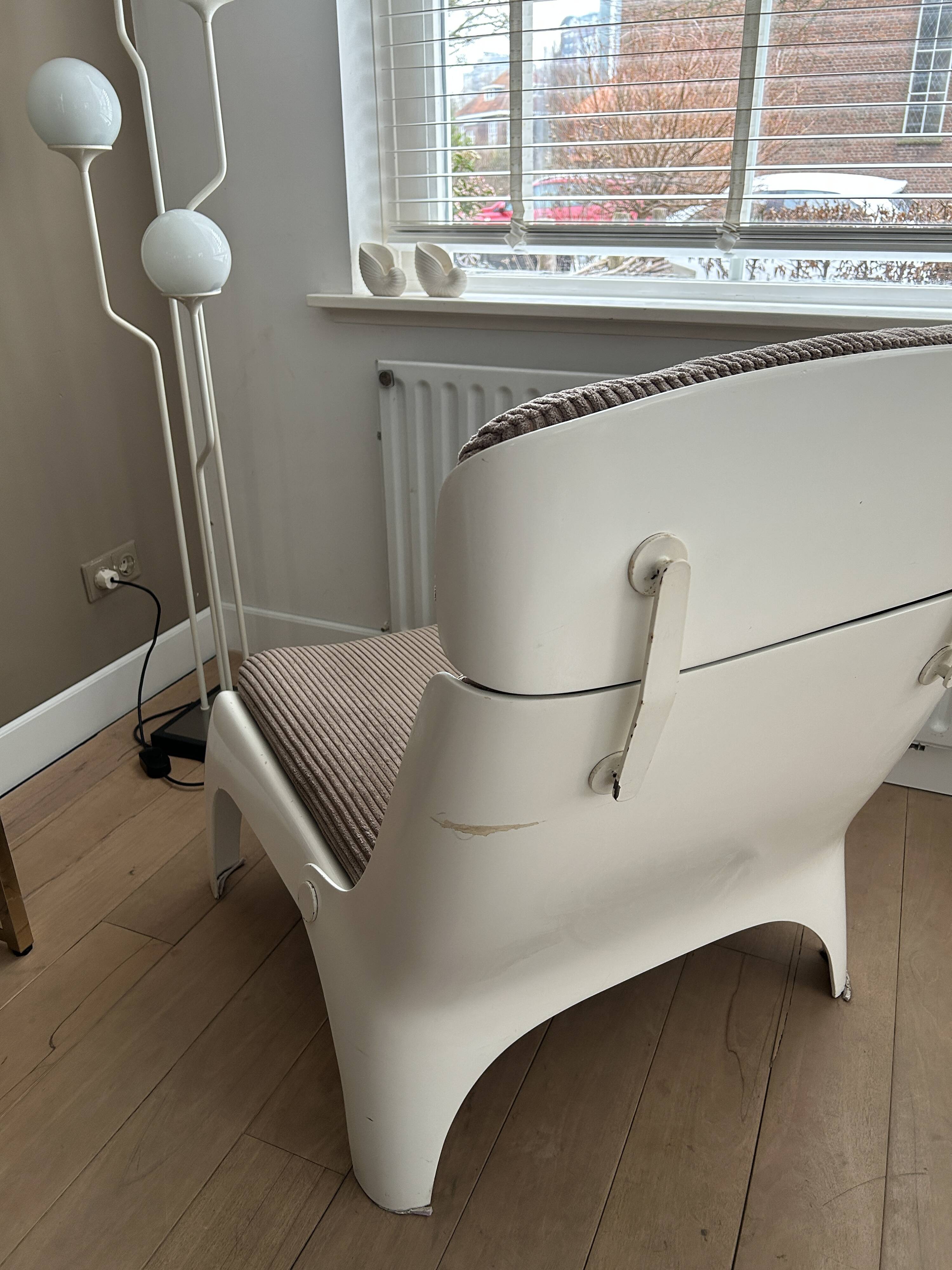 Vintage space age fauteuil van Carl Straub, Germany. Nieuw gestoffeerd!