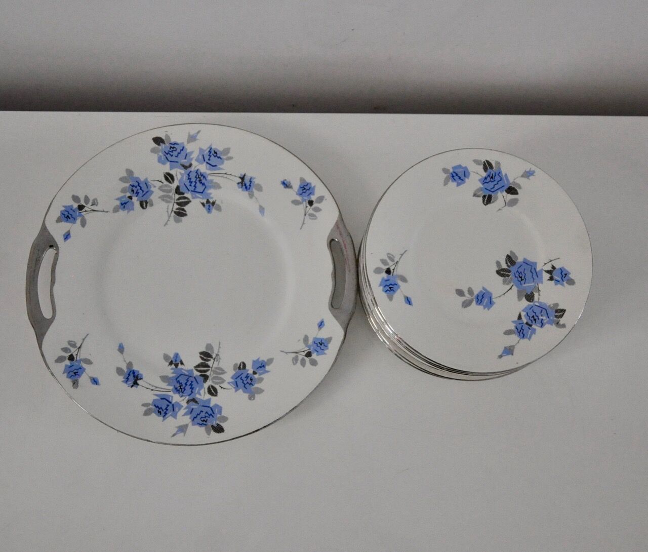 Set of 11 plates dessert and 1 dish of the pottery of onnaing