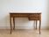 Bureau plat style Louis XV, bois de teinte chaude, 3 tiroirs