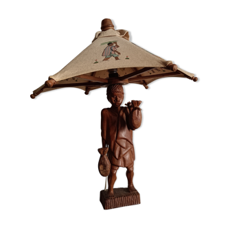 Lampe a posé abat-jour parasol pied en bois sculpté