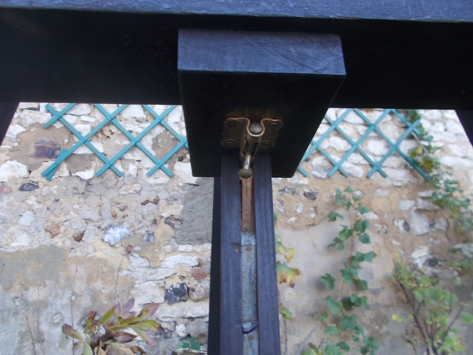 Wooden painter's easel