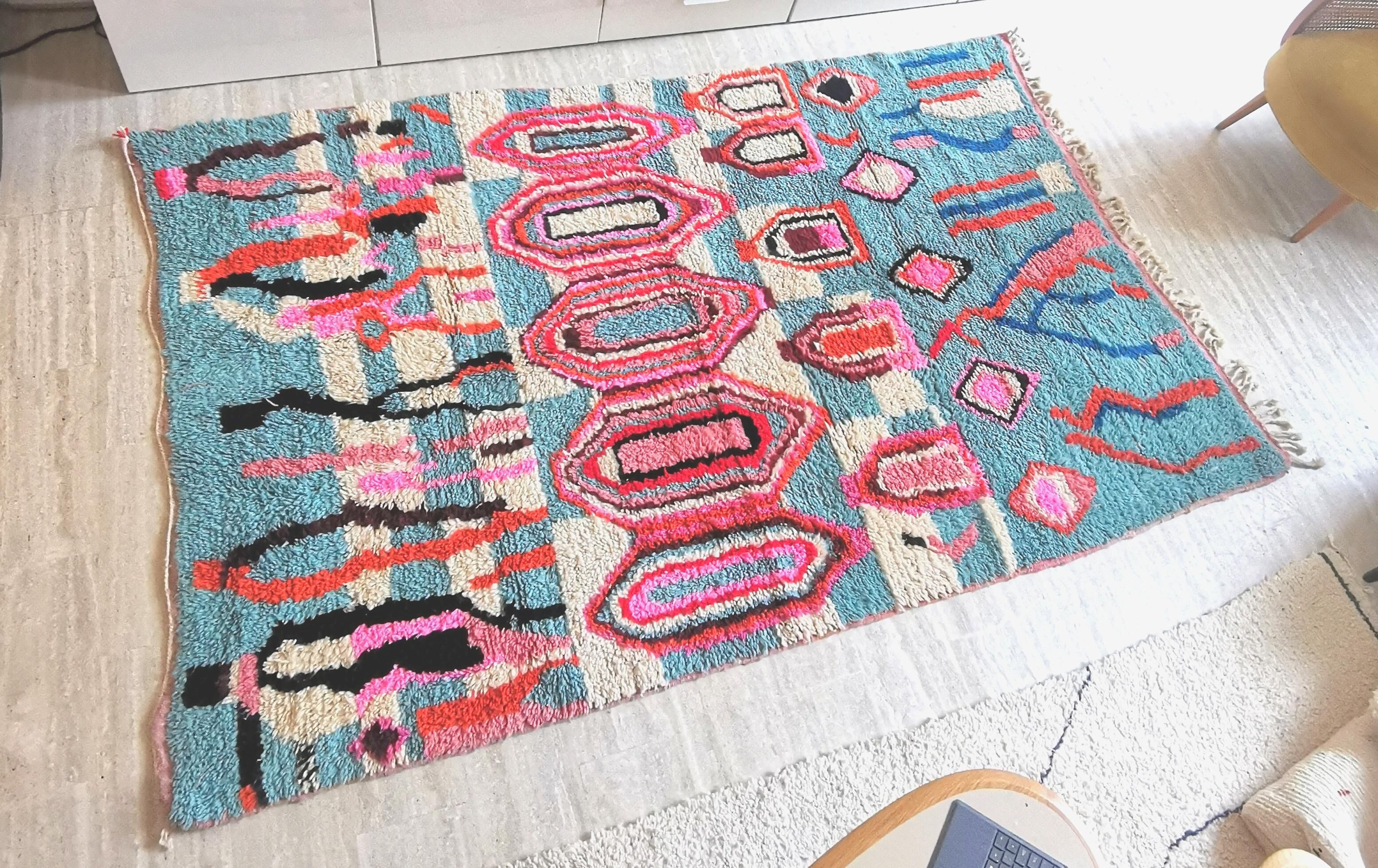 Pink and blue boujaad berber carpet in wool, hand-woven in morocco