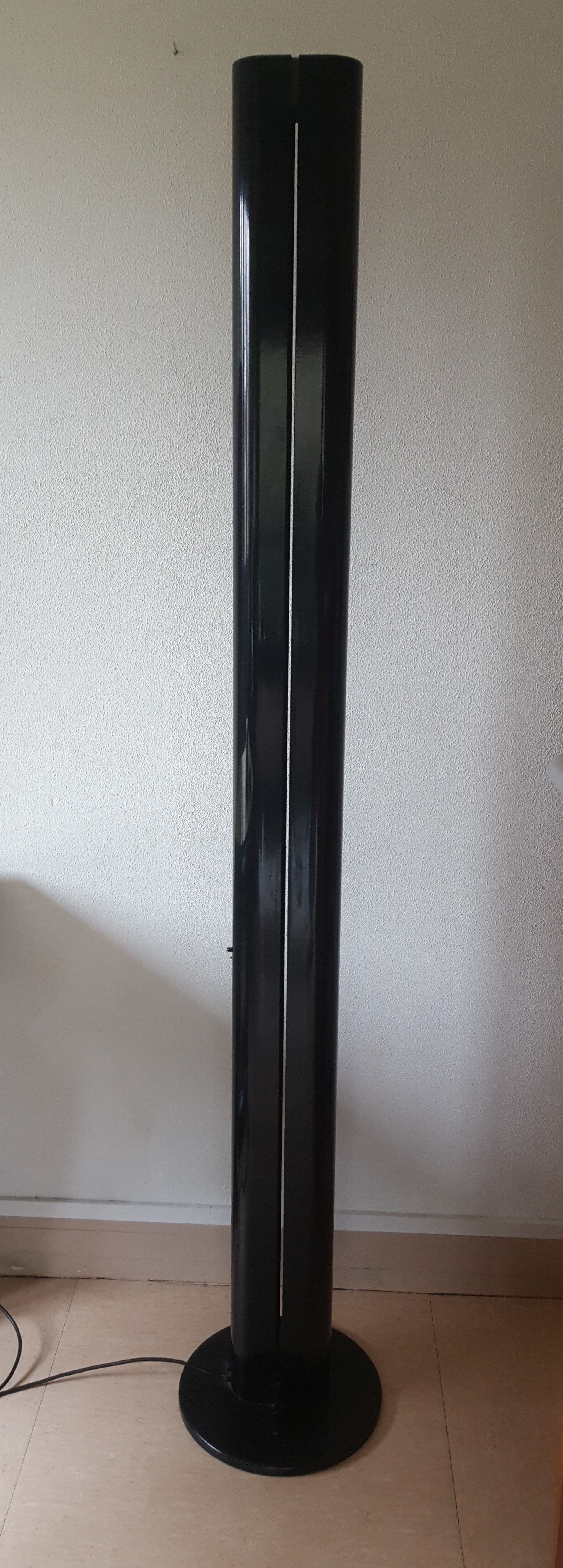 Italian design floor lamp Megaron by Gianfranco Frattini for Artemide