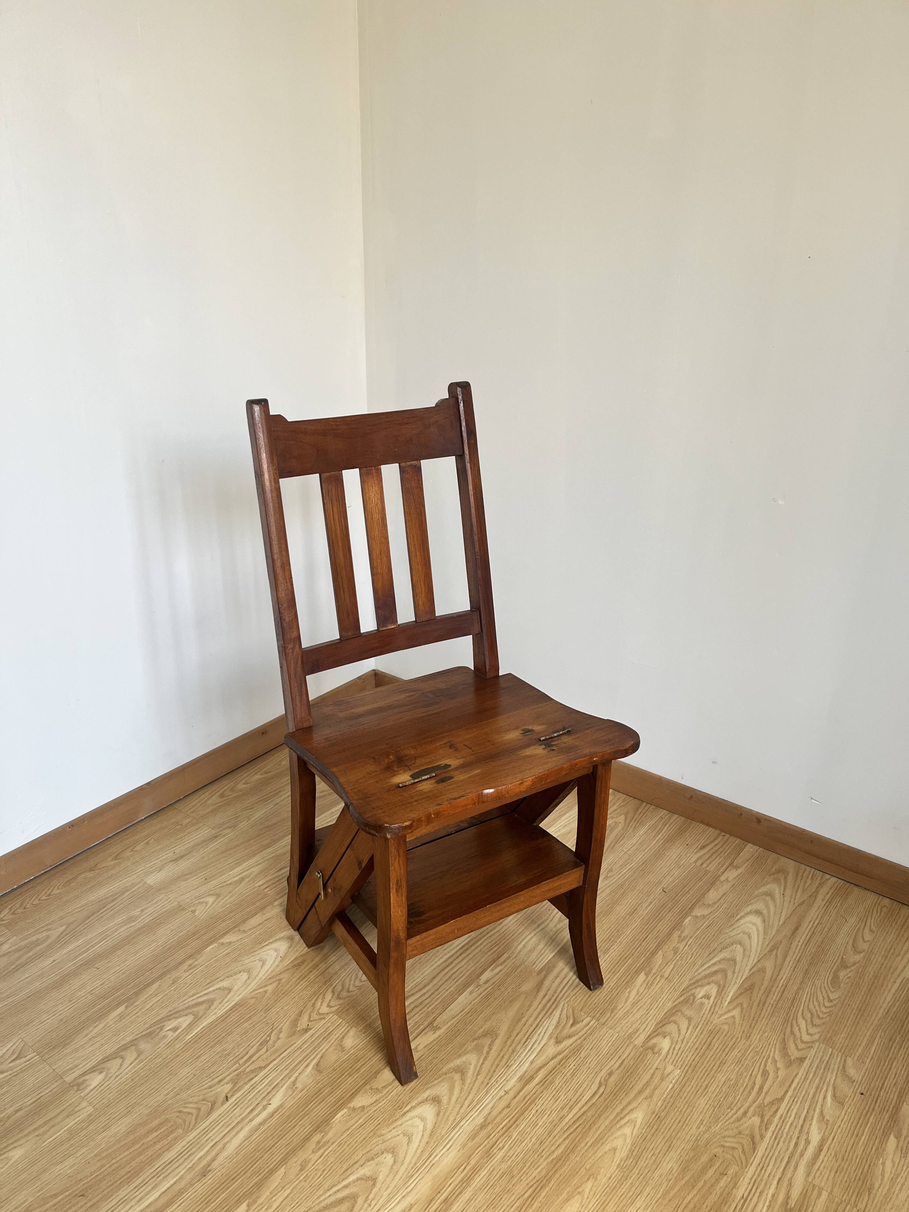 Chaise escabeau en bois