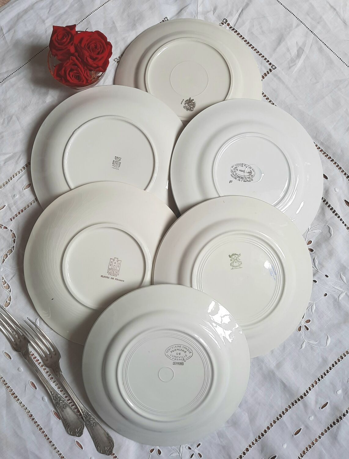 Flat earthenware plates with gilded edges