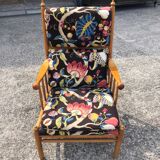Fauteuil scandinave tissu imprimé fleurs sur fond noir