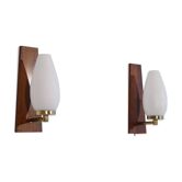 Paire d'appliques scandinave en teck et opaline 1960