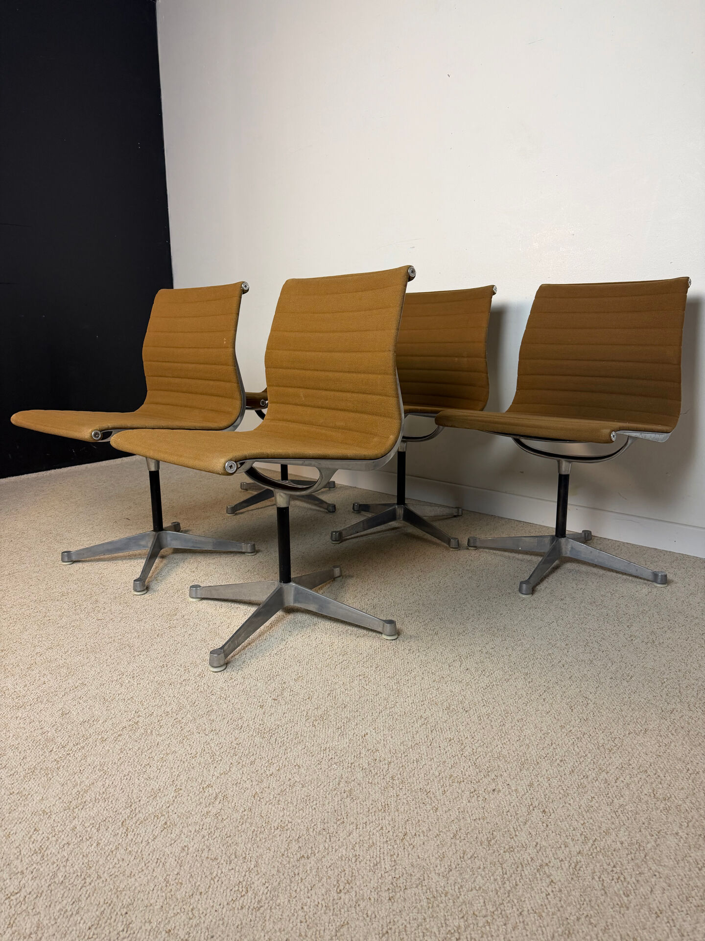 Lot de 5 chaises Herman Miller Aluminium Group – Charles & Ray Eames