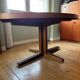 Extendable oval table