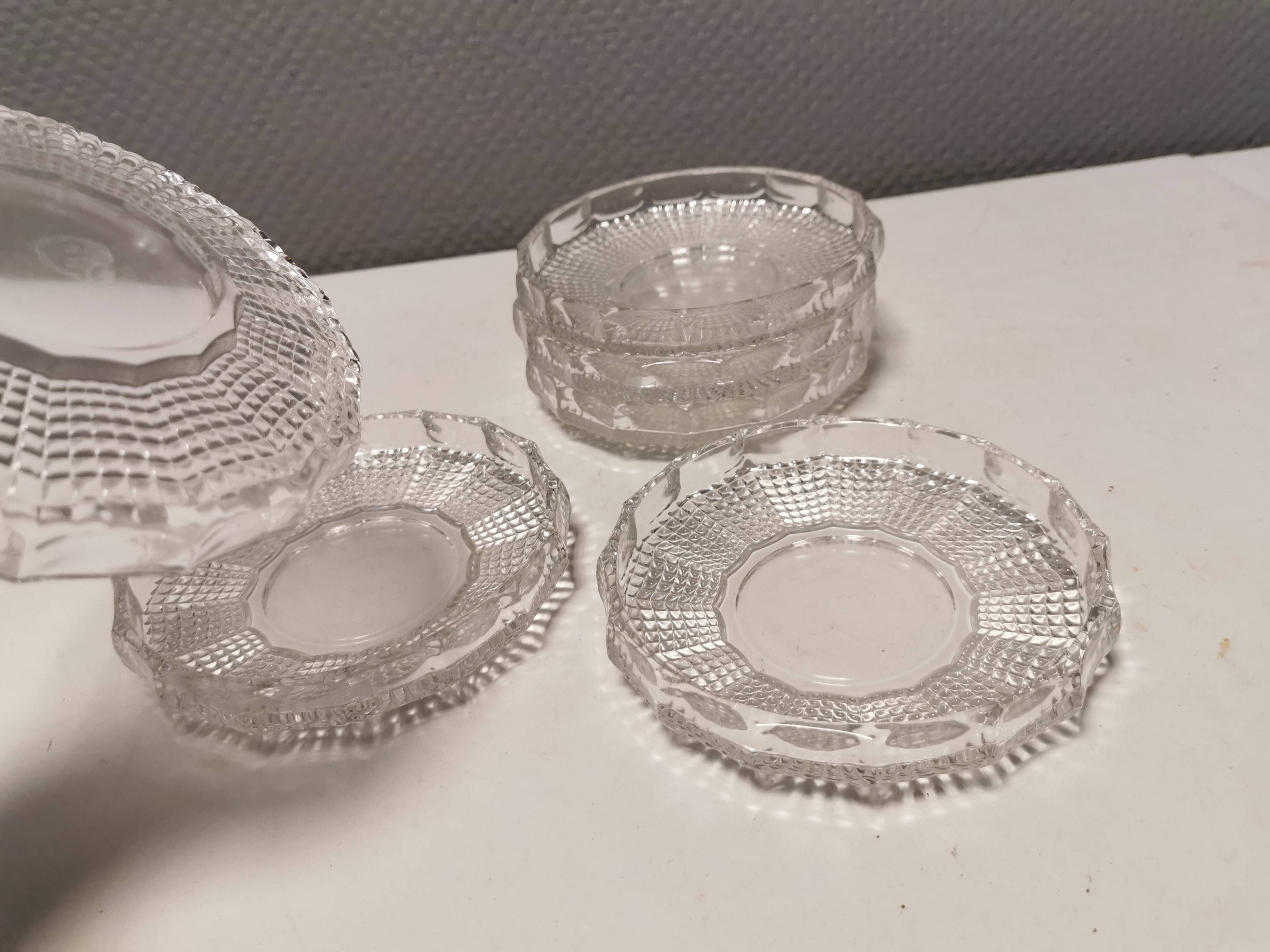 6 desert plates/ice cream plates in crystal glass from the 1960s.