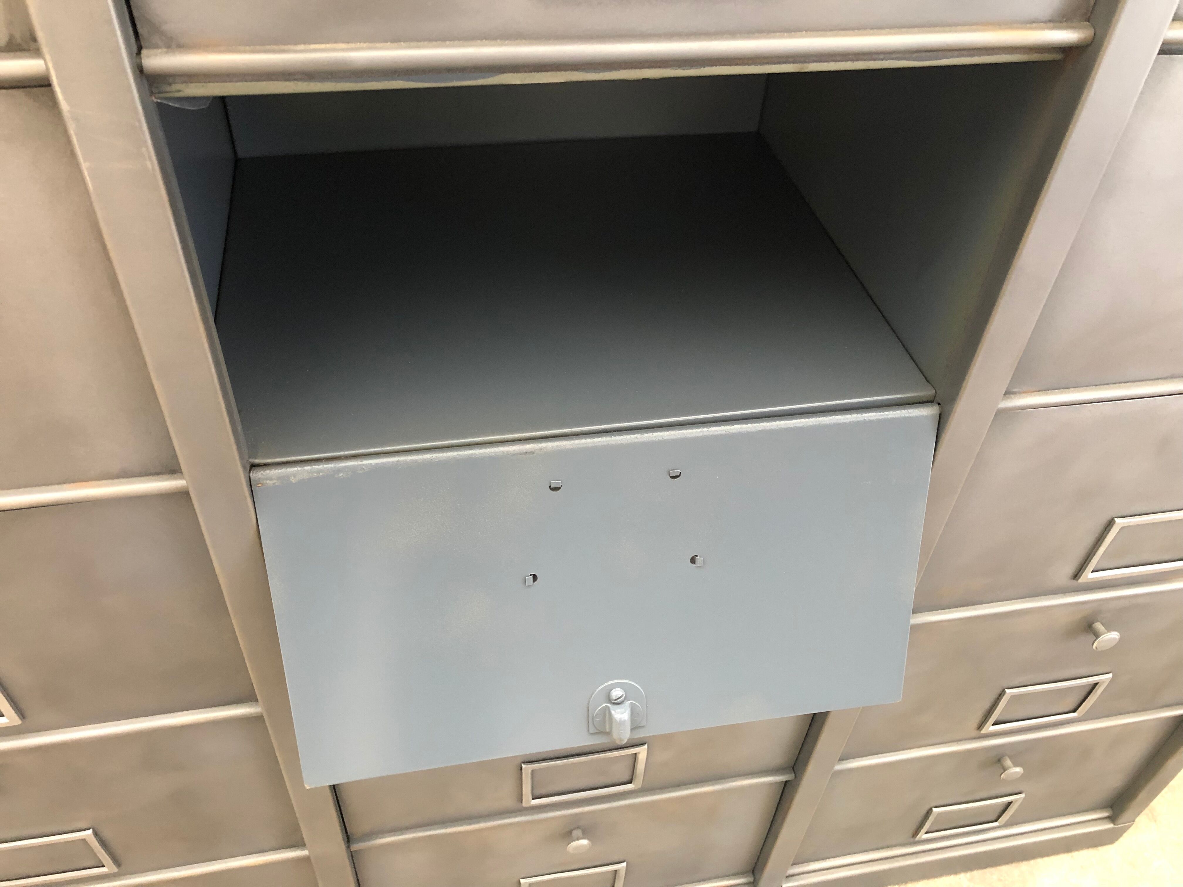 Industrial storage unit Vandex Ronéo 15 wood metal valves