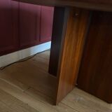 Table ronde en bois verni