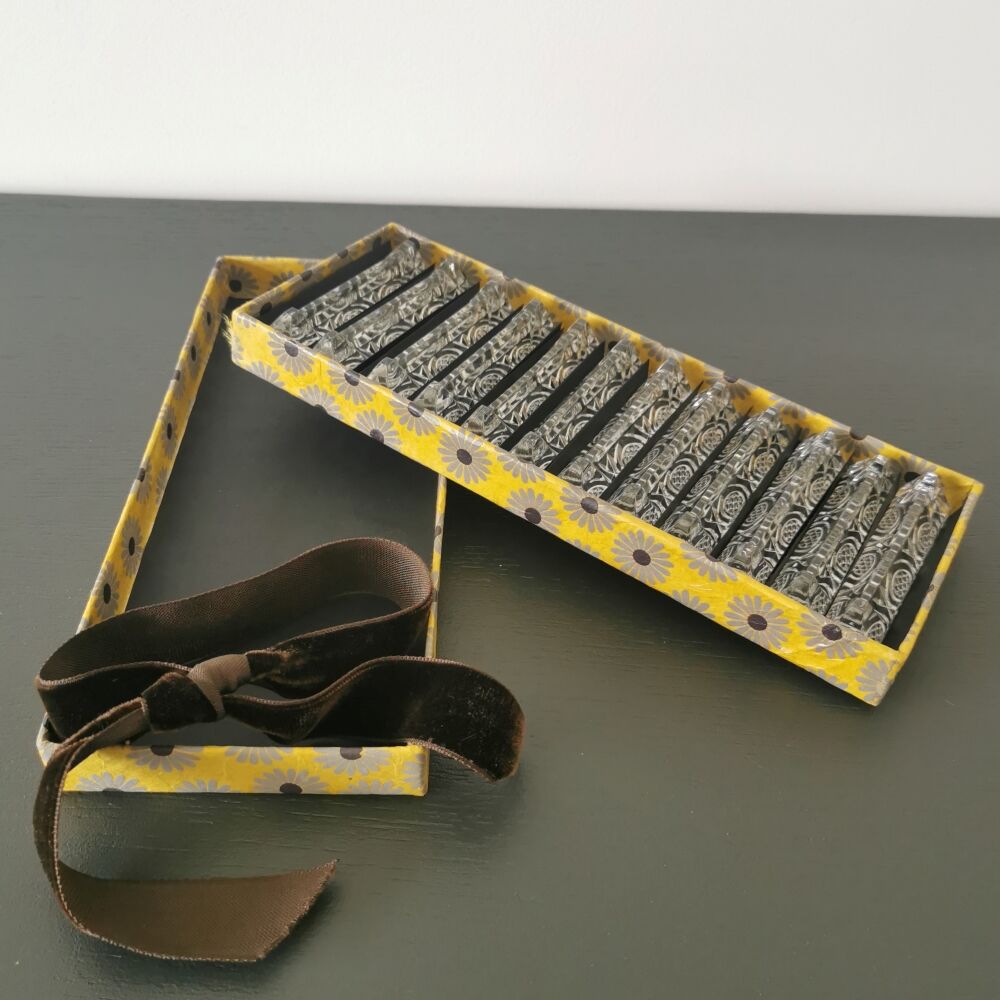 Crystal knife holder