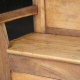 Adorable wooden sacristy bench in light wood. Late 19th century.