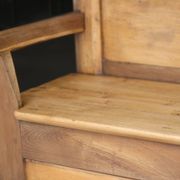 Adorable wooden sacristy bench in light wood. Late 19th century.