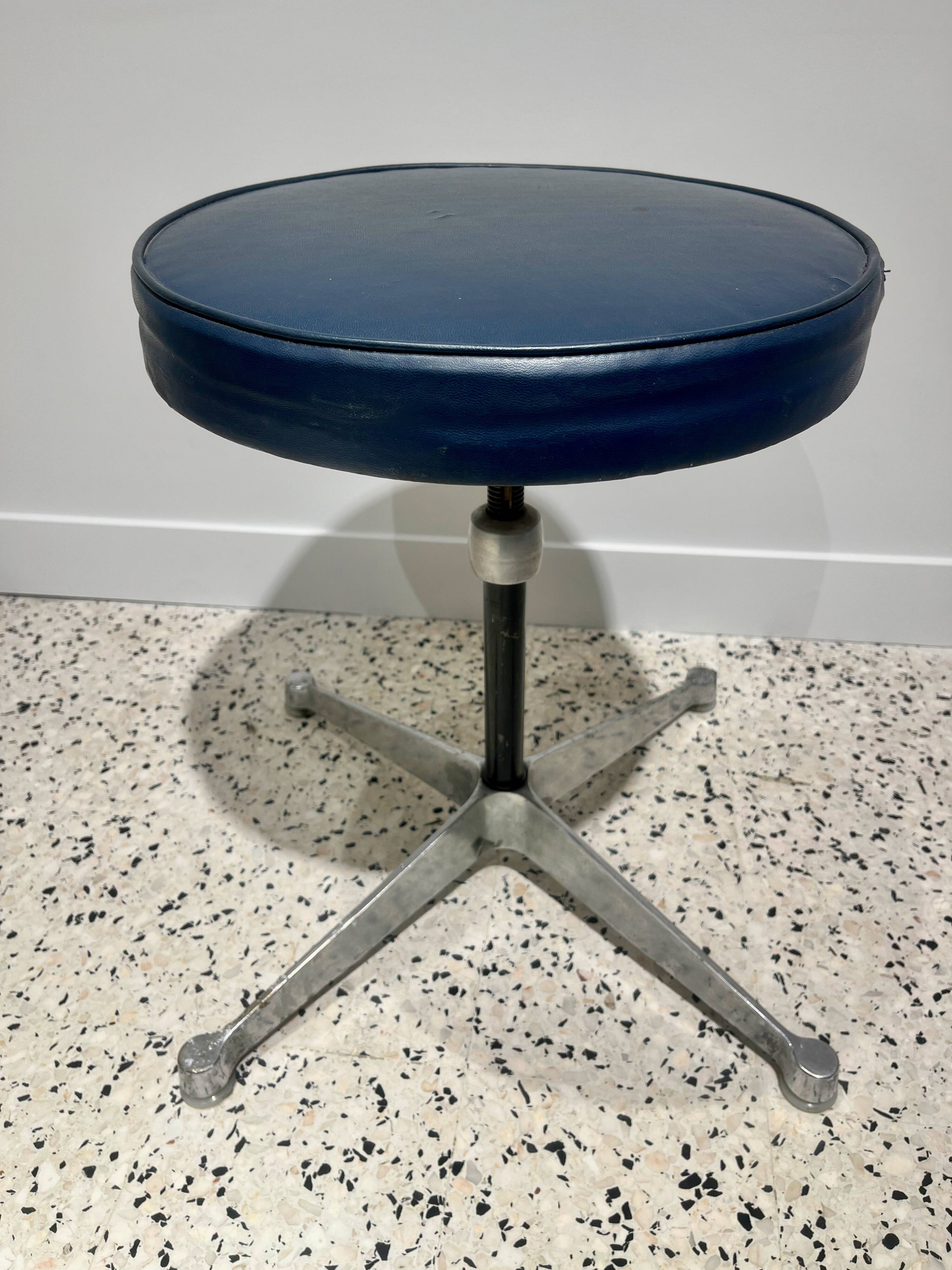 Charles Eames stool, Herman Miller, 1960