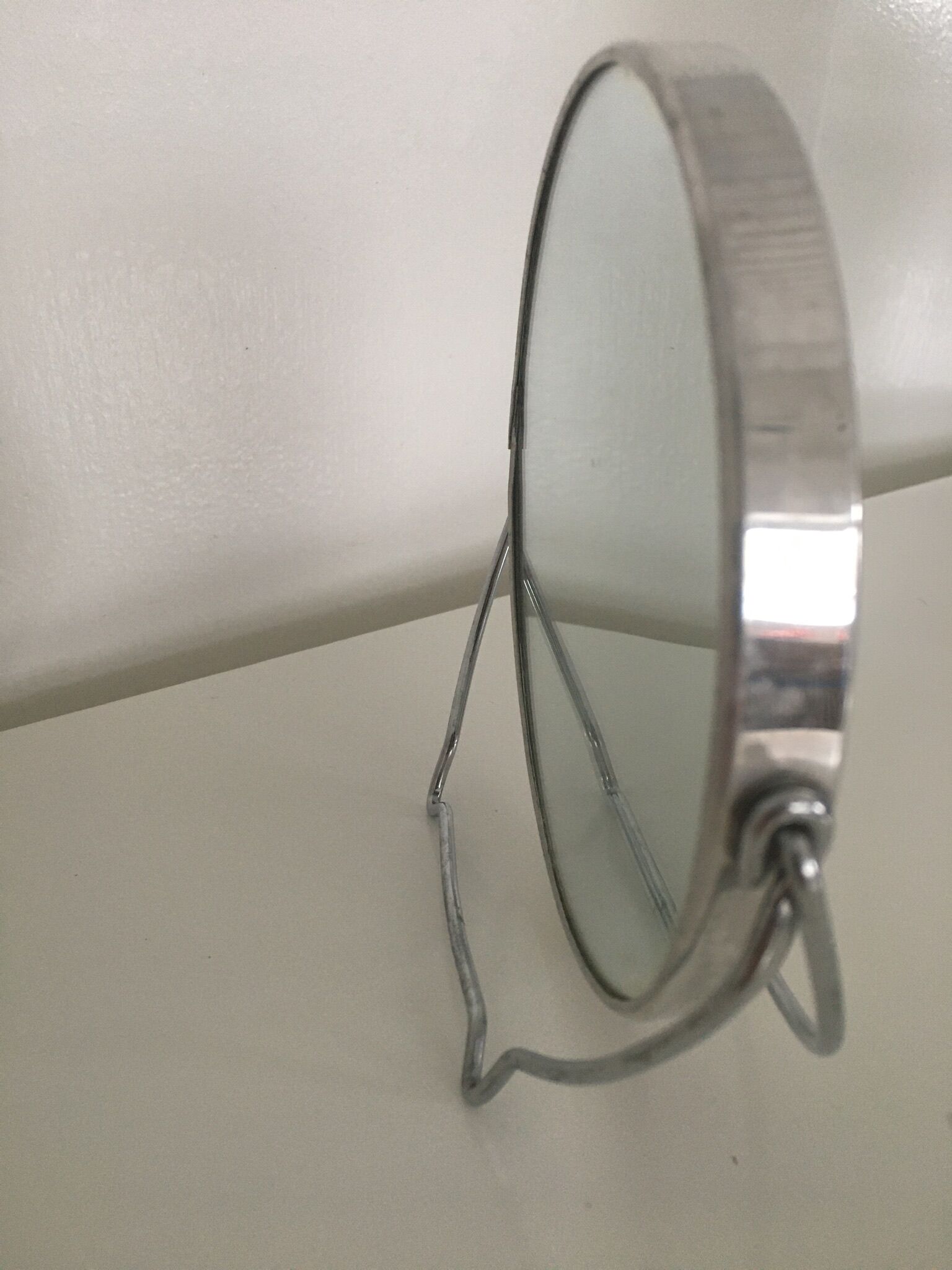 Vintage magnifying barber mirror in 12x12cm metal