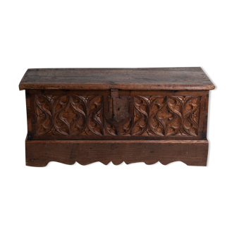 Gothic oak chest with carved façade - high period