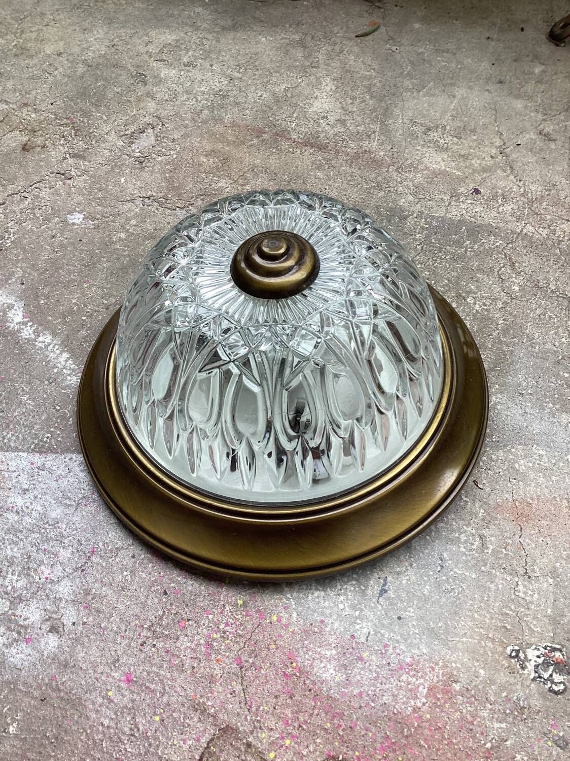 Ceiling light in brass and old molded glass