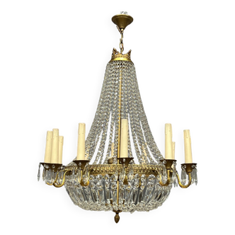 Large crystal chandelier. 17 light points.