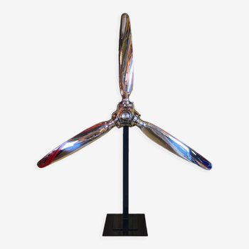 Three-bladed propeller