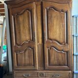 Armoire noyer cintrée