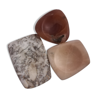 Lot of three ashtrays