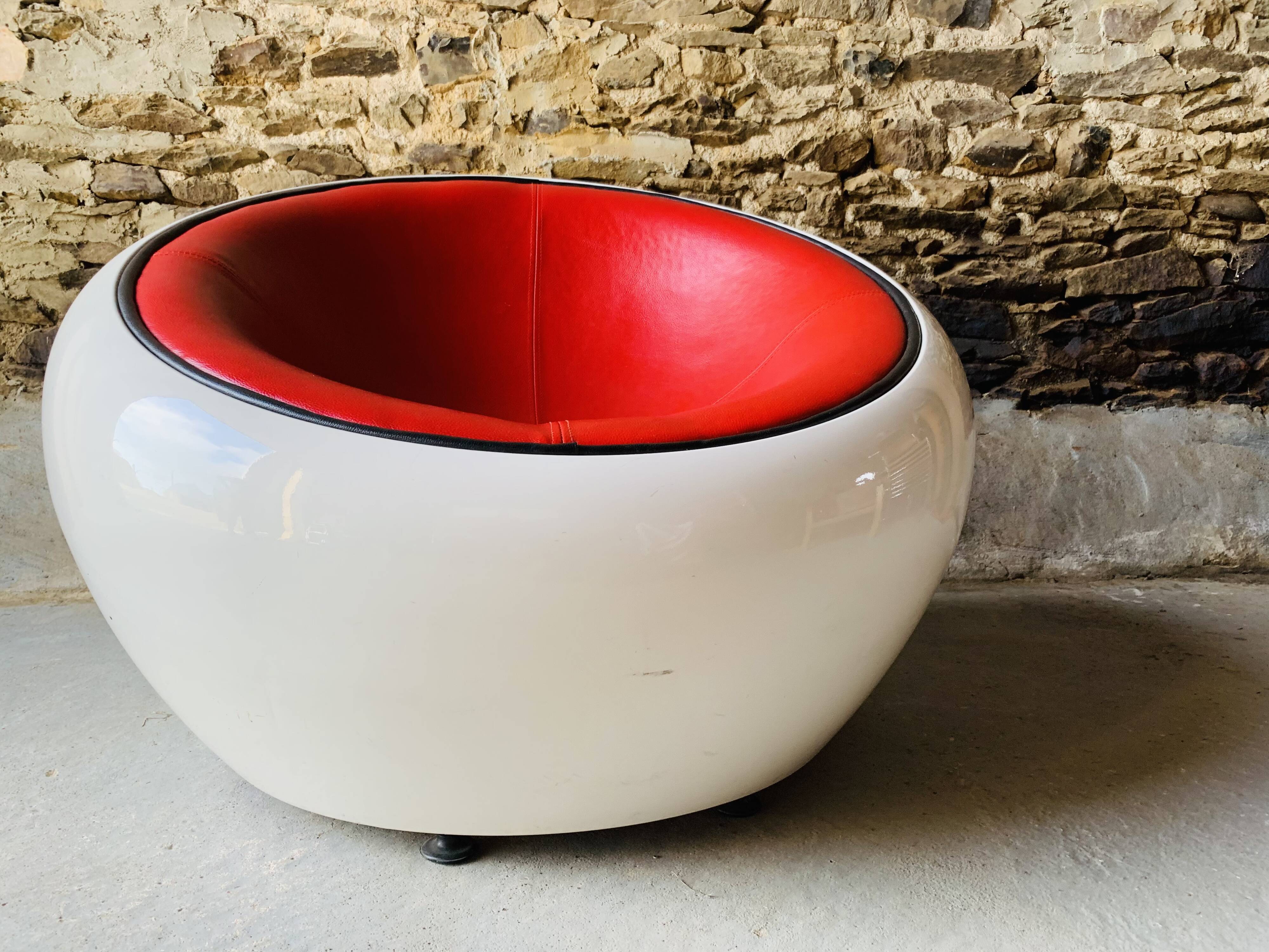 Armchair eye pod ball